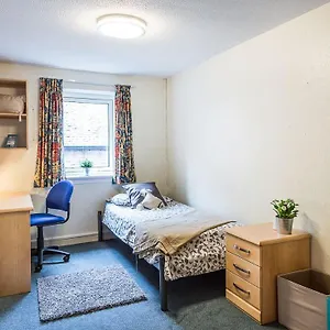 Joivy Budget 2, 4, 5 And 6 Bed Private Flats, In Historic Old Town (adults Only) Edinburgh